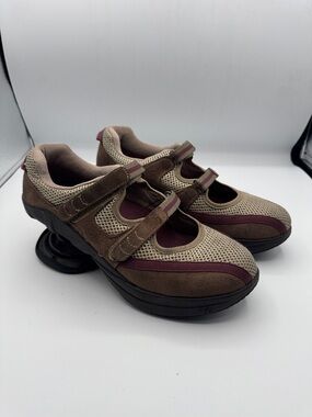 Z-Coil Bella Womens Tan Plum Double Strap Mary Jane Shoes Orthopedic Size 9